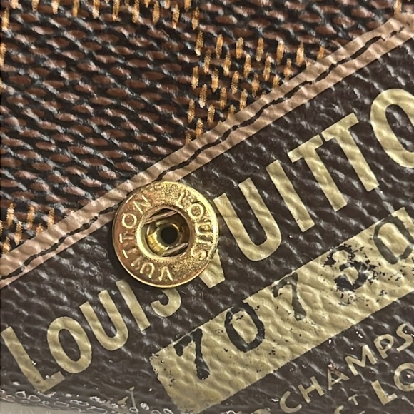 Louis Vuitton Authentic Limited Edition Damier Key Ring Unisex - Picture 8 of 16